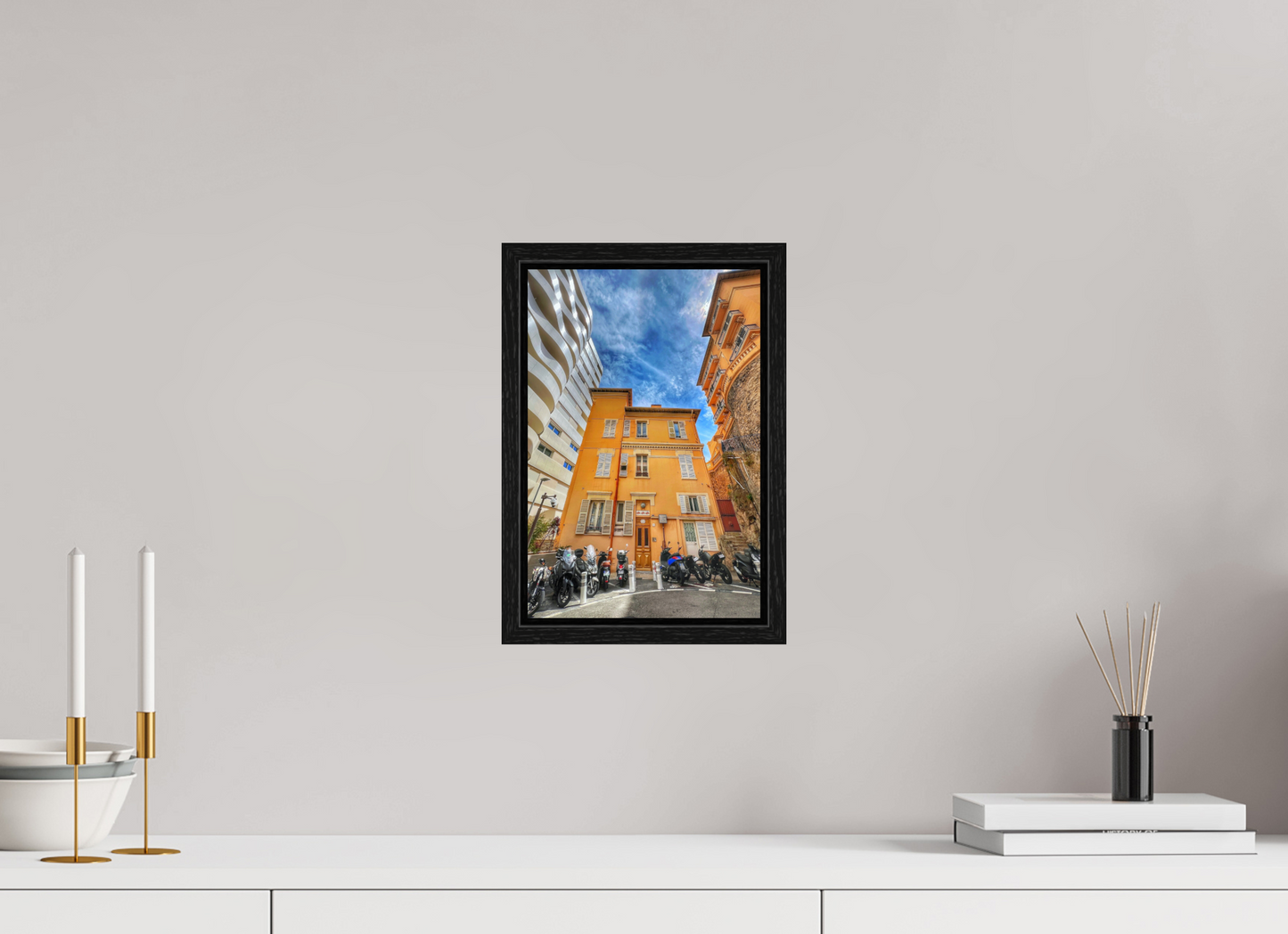 20 x 30 cm, Floater Frame Holding Its Ground